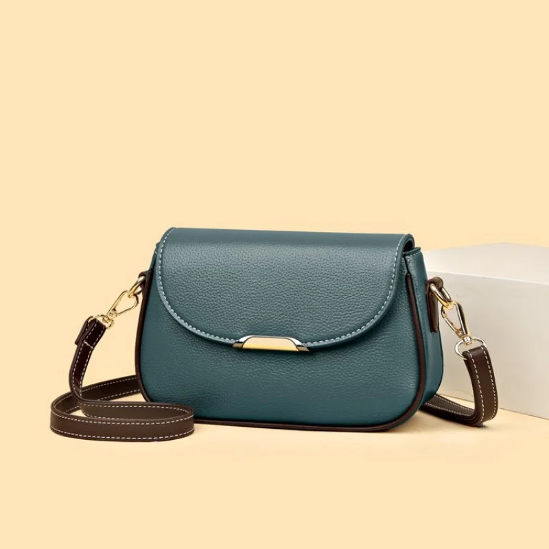 

Top-Tier Women's Messenger Bag Made Of Stripe-Jaguar Leather Boasting Trendy Paris Neat Spacious Daily Look​