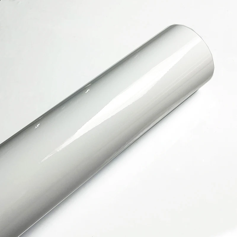 Klassische glänzende weiße PVC-Vinylfolie, selbstklebend, für Auto, Motorrad, DIY-Aufkleber mit Entlüftung