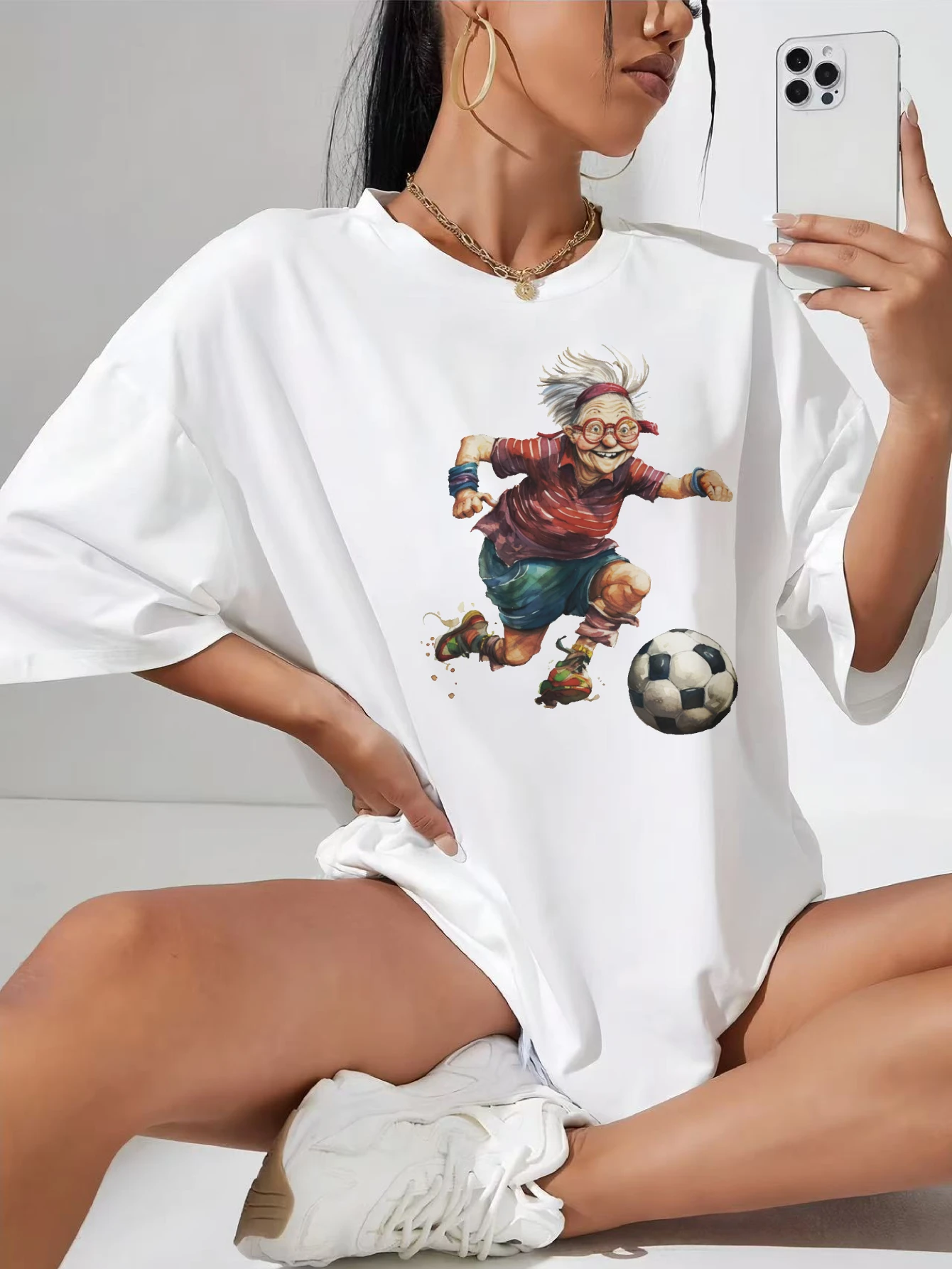 

Удобная белая футболка Crazy-Granny-Footballers, мягкая свободная посадка, идеально подходит для летней моды для беременных