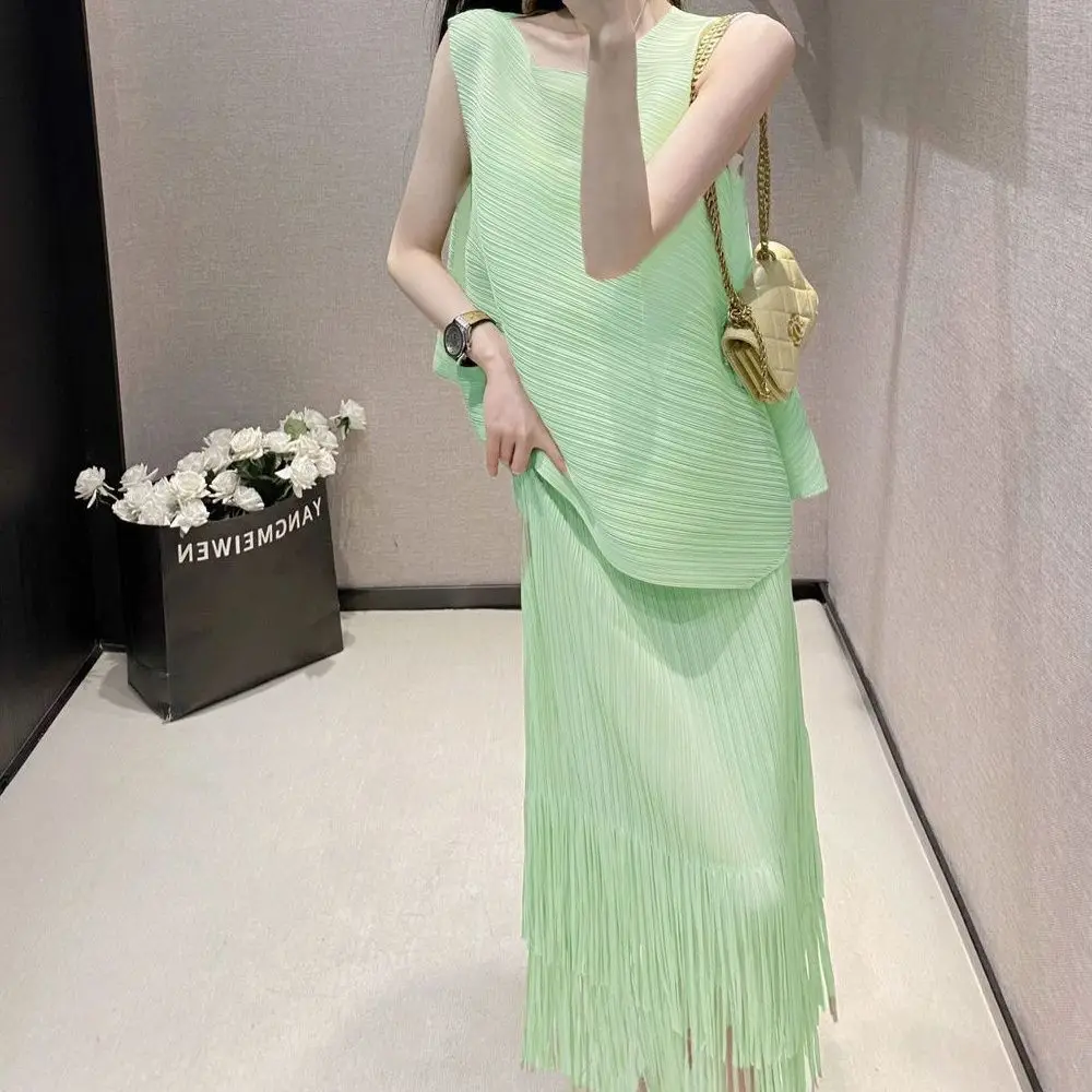 Fashion suit women's summer new temperament age-reducing striped sleeveless vest top pleated tassel skirt two-piece suit