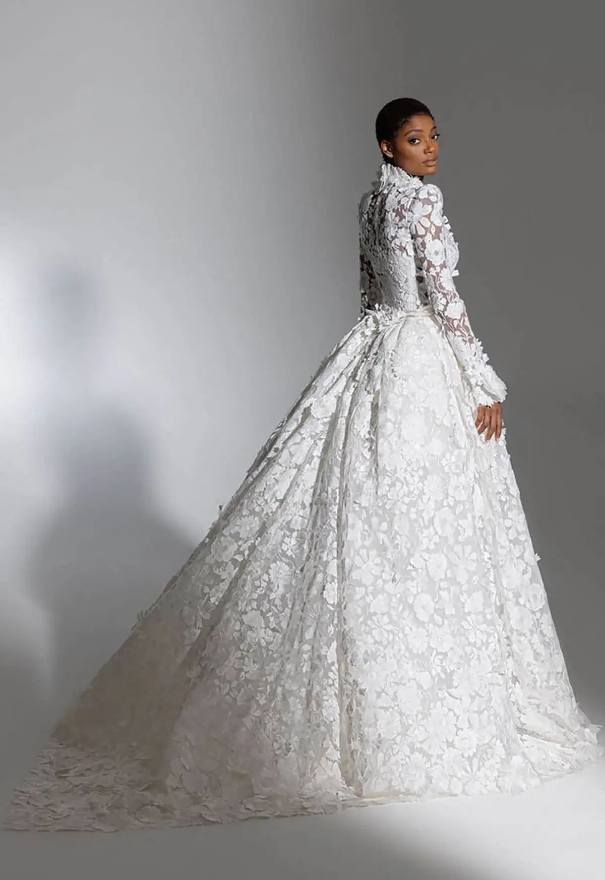 African Vintage Ball Gown Wedding Dresses Hand Made Flowers Lace Bridal Gowns V Neck Long Sleeve Custom Made Bride Dress