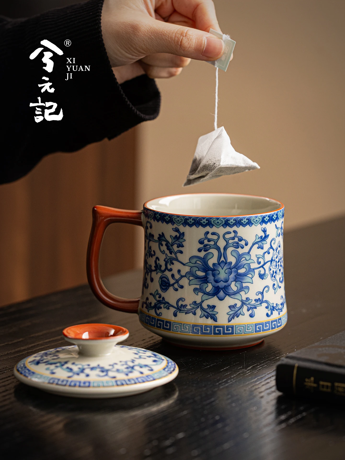 Blue and White Interlock Branch Grass Wood Gray Ceramic Cup with Lid Personal Special Water Office Tea Infuser