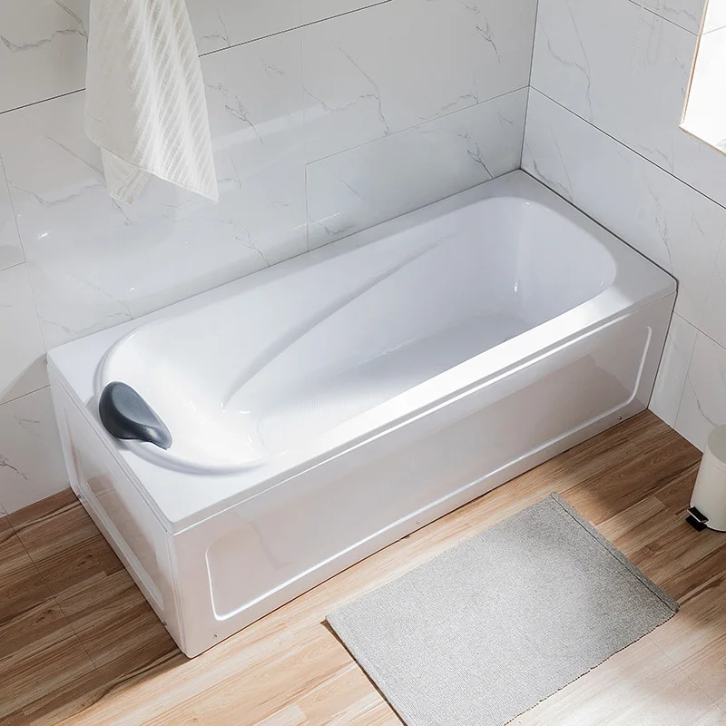 Baignoire rectangulaire individuelle pour adulte, chauffée à température constante, pour petit appartement.