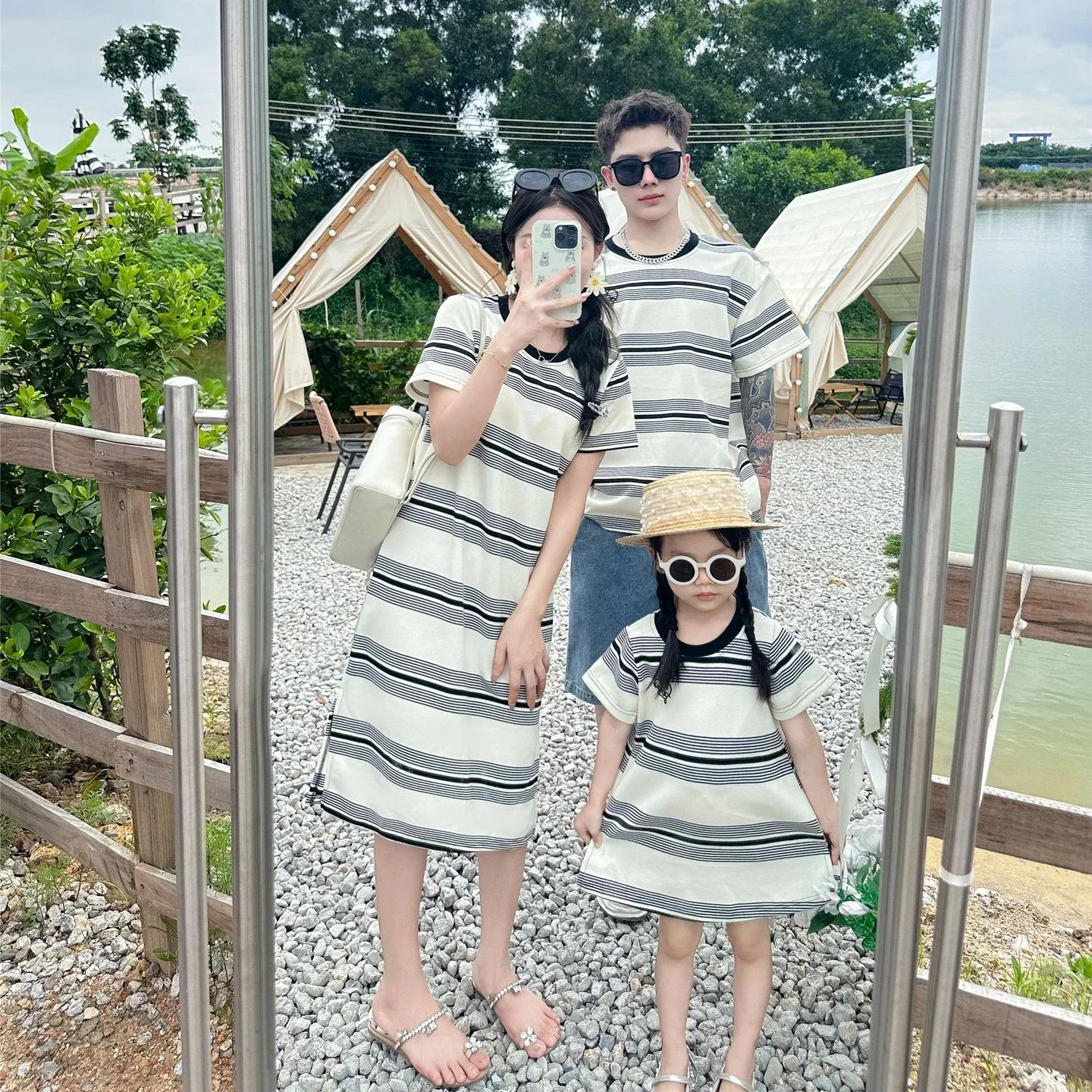 Family Matching Striped Clothing Korean Mother and Daughter Dresses Korean Father and Son T Shirts 2024 New Baby Infant Bodysuit