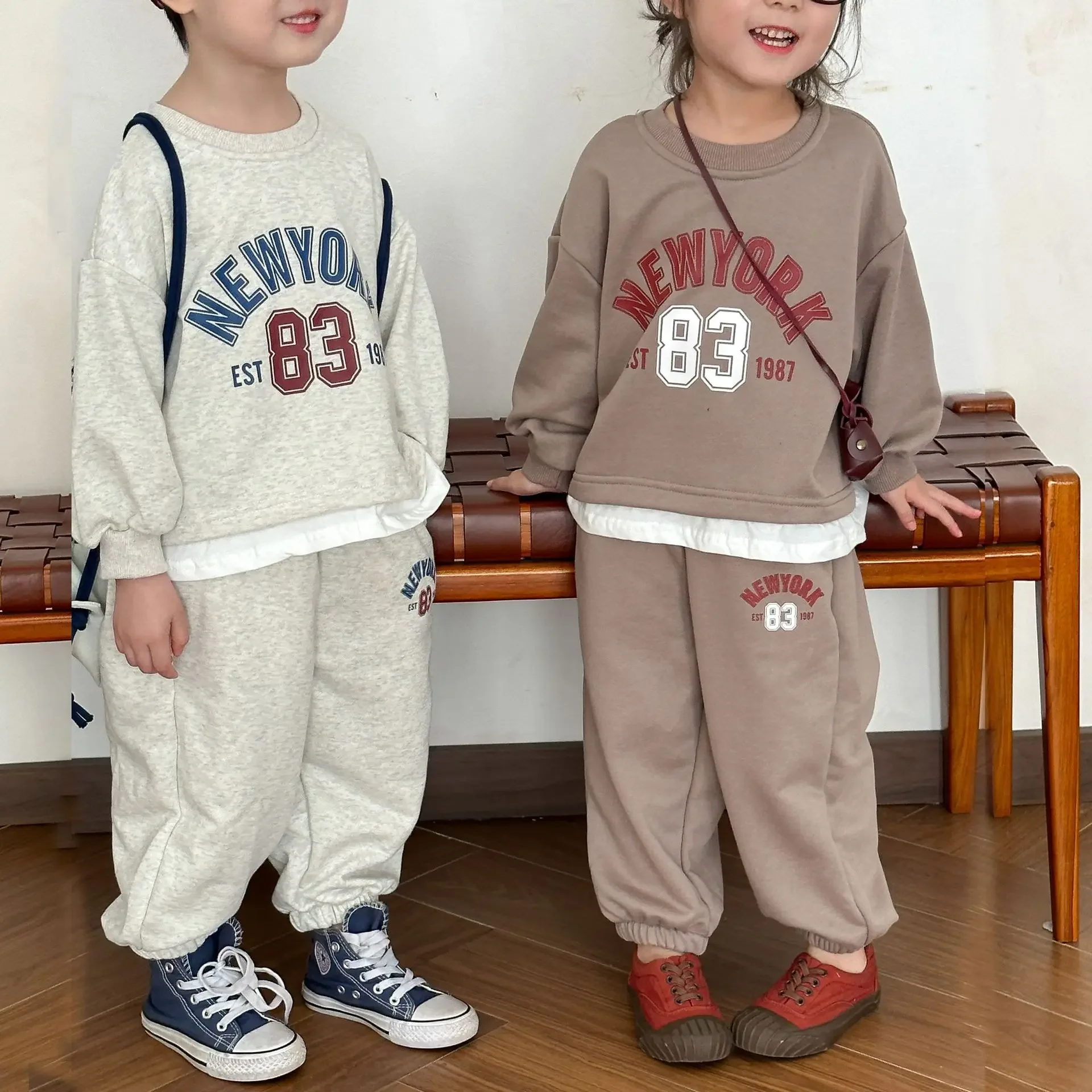 

2025 Autumn Baby Boy Girl Matching Set Letter Print Kids Tracksuit Warm Fake 2 Pieces Suit Pullover Top Trousers Soft Streetwear