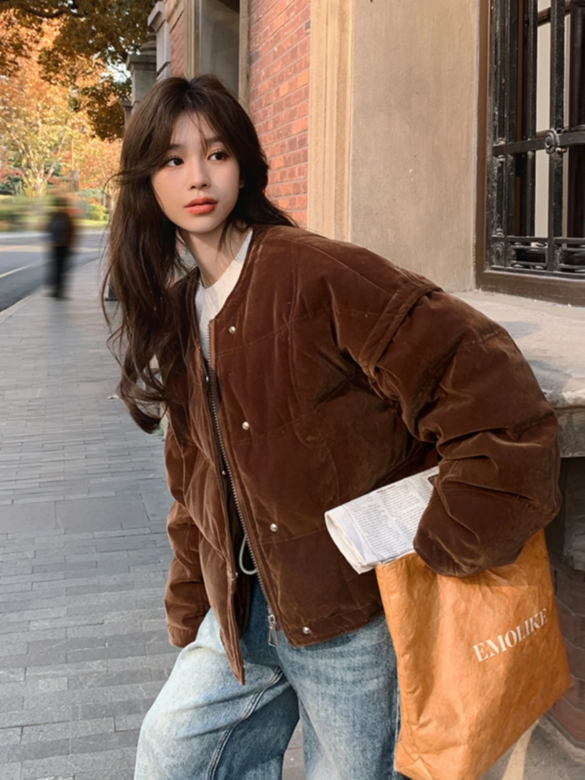 

Winter New Women's ort Puffer Jaet Velvet Du down Bread Sle Coffee Color round Ne Zipper Closure Thiened ort Coat