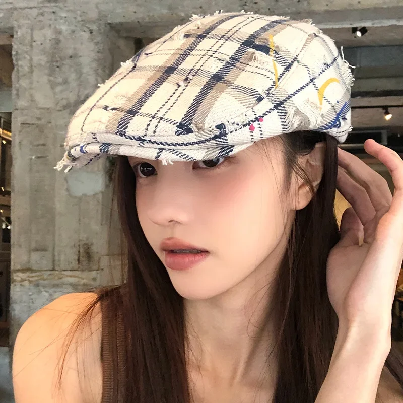 

Vintage Distressed Plaid Newsboy Cap for Women - Retro Peaked Hat, Small Face, Unisex Summer Fashion, Reversible Snapback
