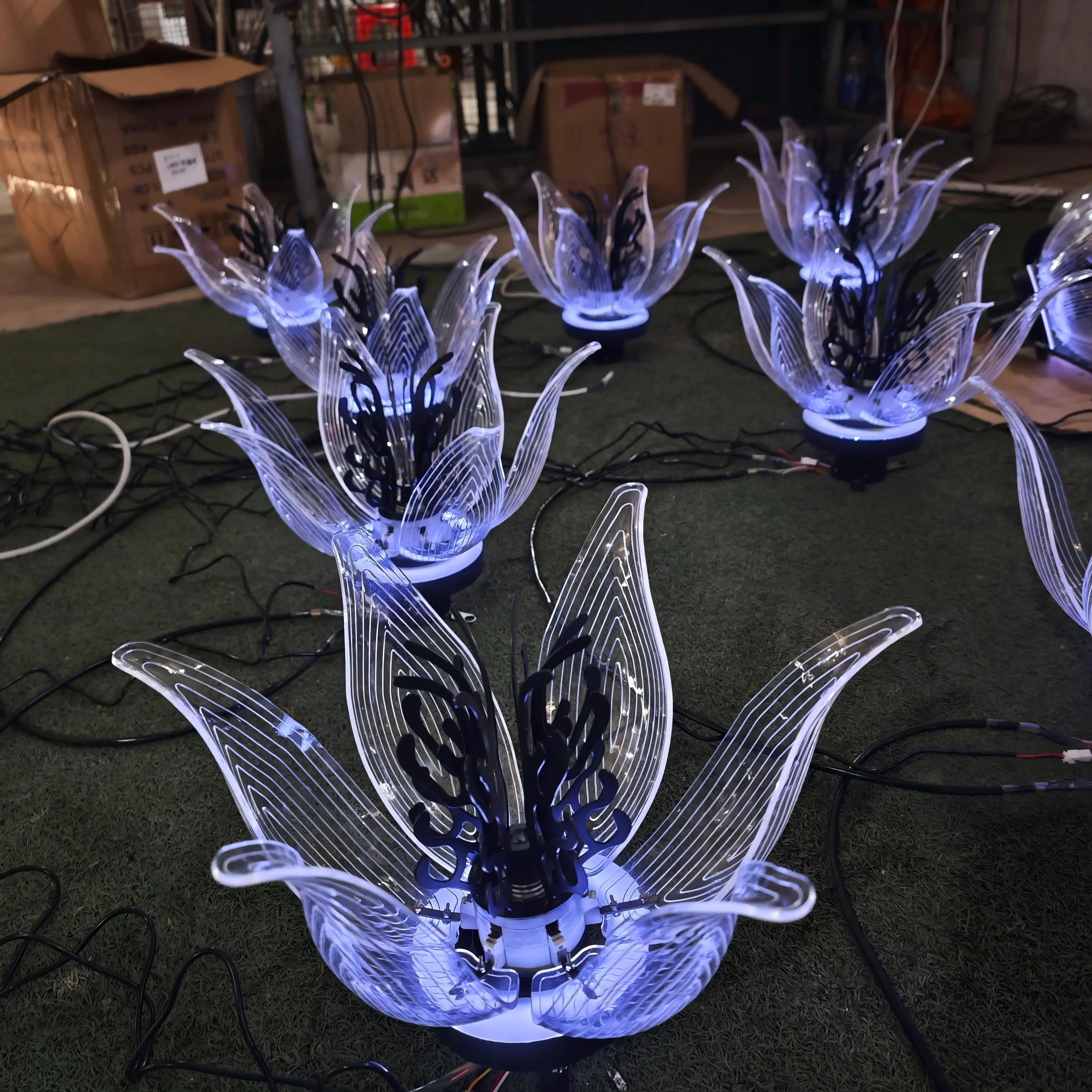 New wedding props, road guide, stage arrangement, decorative acrylic flowers, automatic opening and closing luminous flowers