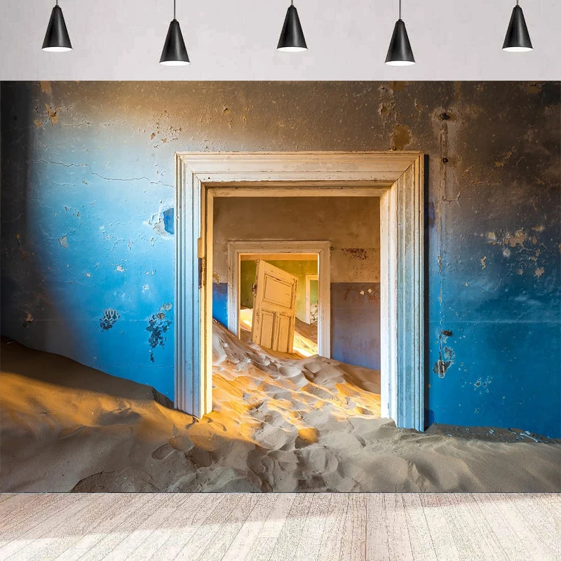 Spookstad Fotografie Achtergrond Blauwe Muur Met Deuren Verlaten Gebouw Zand Kolmanskop Landschap Achtergrondmuur Voor Namib Woestijn
