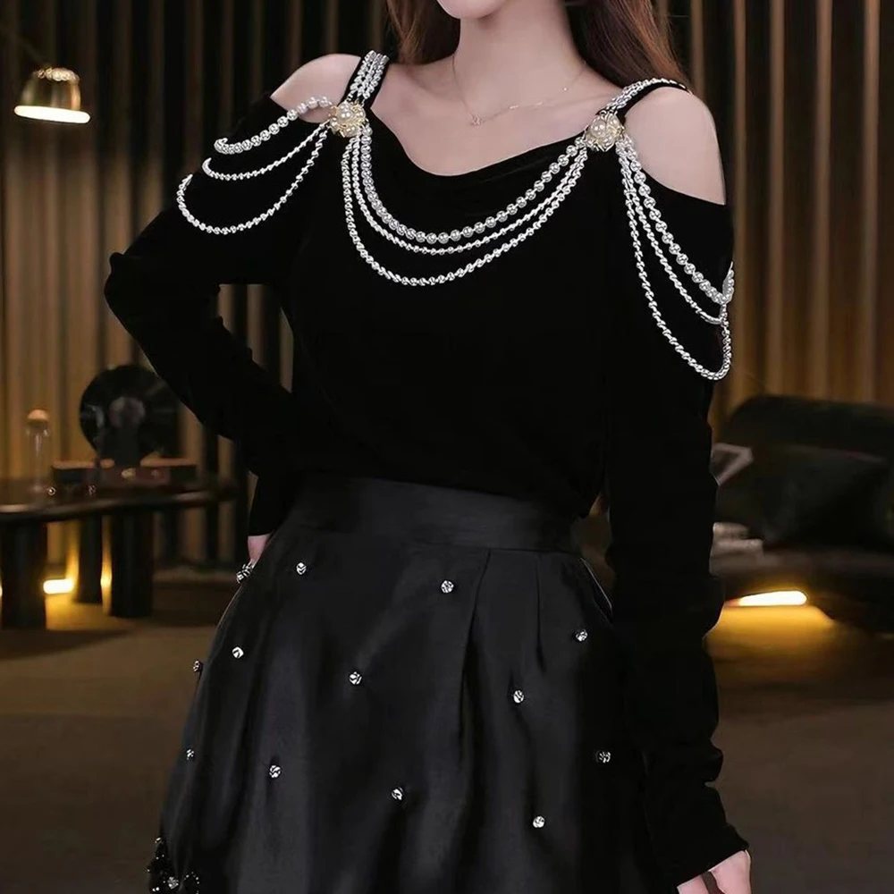 الفرنسية الصغيرة عبق نمط الأزياء حبة تصميم خارج الكتف طويلة الأكمام تي شيرت 2025 الخريف جديد رقيقة أعلى الإضافية