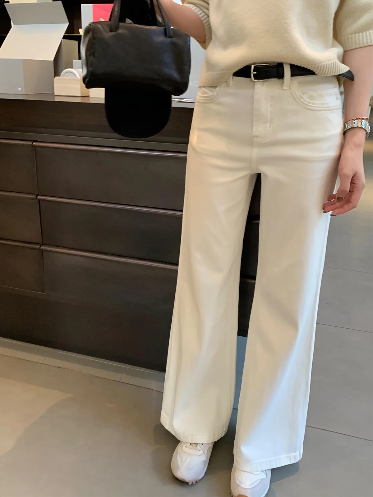 

Floral Home Women's Comfortable White Denim Jeans Dual Pocket Versatile Pants Loose Fit Natural Waist Durable Zipper Closure