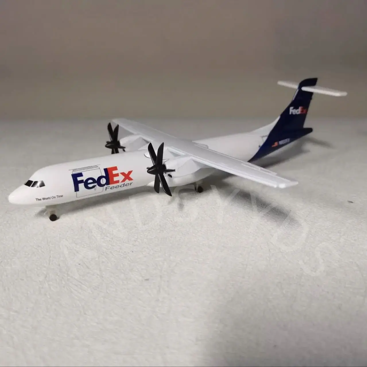 20cm Air FEDEX Airlines ATR Airplane Metal Alloy Simulated Aircraft Model With Wheels Landing Gears Plane Decoration Living Room
