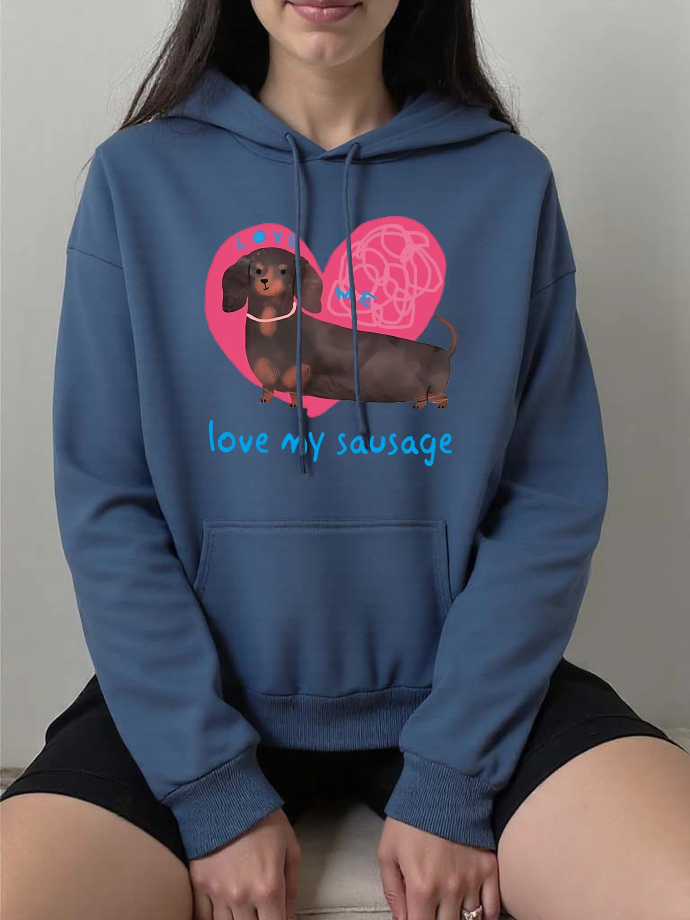 

Женская толстовка с рисунком собаки Love Me, колбаска, розовое сердце, свободная повседневная толстовка с капюшоном, осенний флисовый пуловер, разноцветная мягкая уличная одежда
