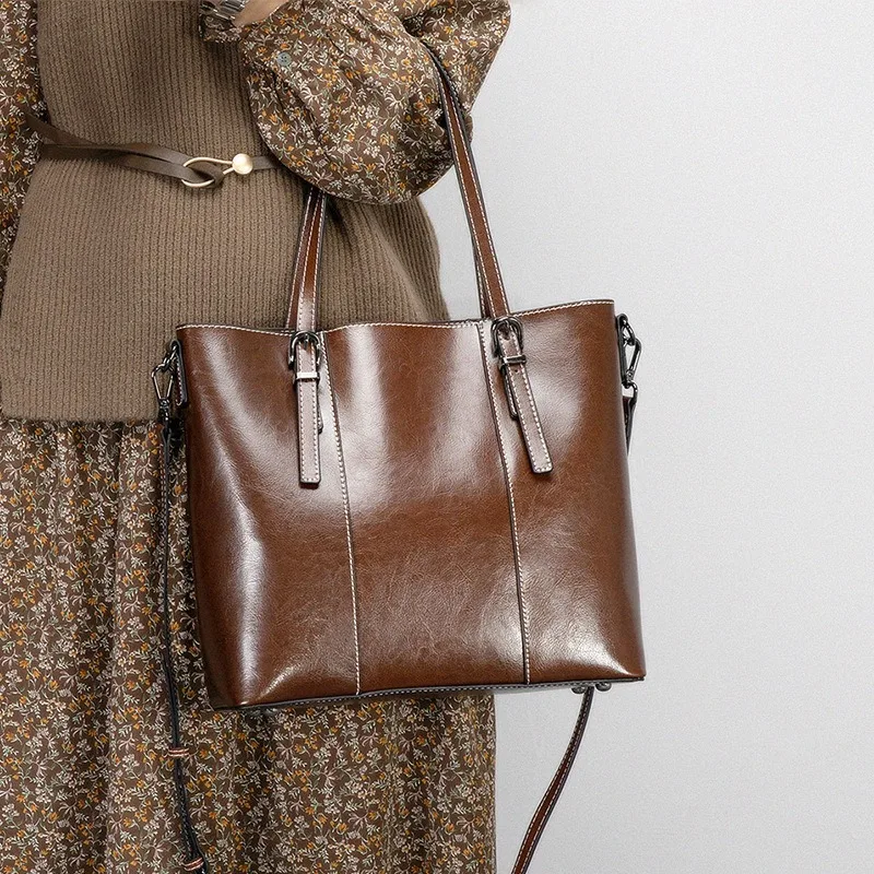 

2025 Новая большая сумка из натуральной кожи для женщин, дизайнерская роскошная сумка большой вместимости, модная сумка-ведро через плечо в винтажном стиле