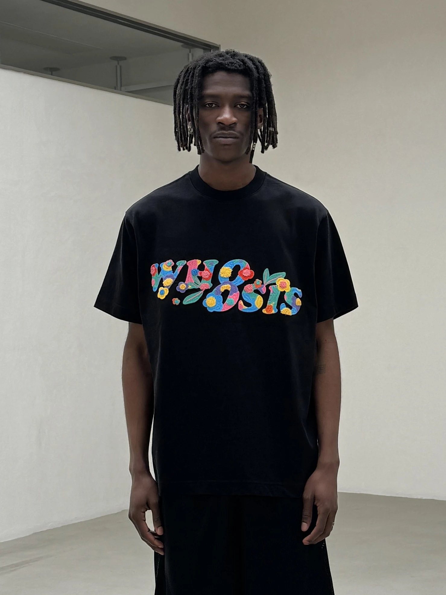 

New Chinese Sle ort Sve T-irt WHOOSIS Embroidered Floral Logo Casual Cotton Youth Summer Faion round Ne Tee