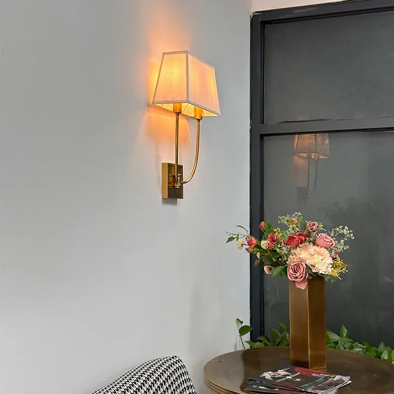 Marco de cuerno de campo americano, lámpara de noche retro de cobre para dormitorio, faro de espejo, sala de estar simple, pasillo de doble cabeza