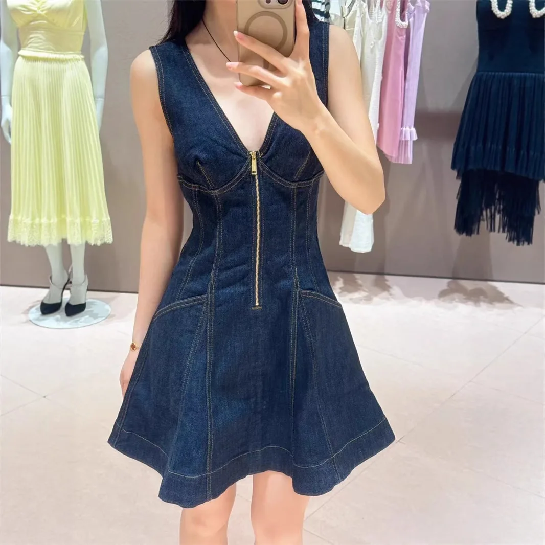 

French Elegance 2025 Early Autumn New V-neck Denim Waist-cinching Sleeveless Slim-fit Dress Vest Skirt