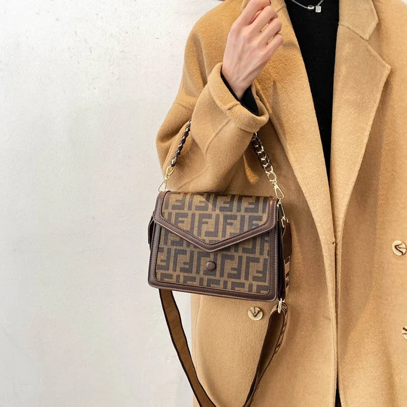 Bolso cruzado de un solo hombro para mujer, bolsa de mano informal, a la moda, con dijes, para otoño