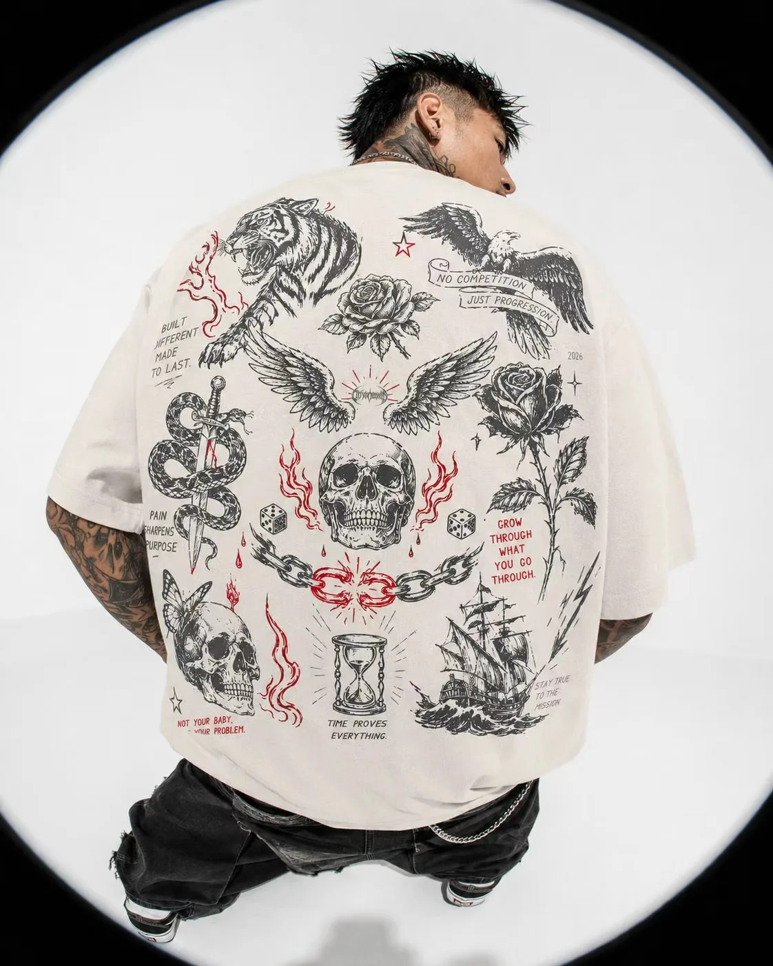 Vintage-T-Shirt mit Totenkopf-Rückengrafik, dunkles Gothic-Print-Oberteil für alternative Veranstaltungen, Street-Shots und alltägliche Freizeitkleidung