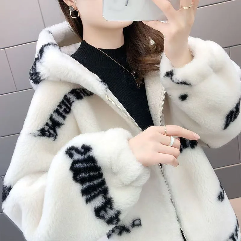 Shear Wool Fur In Autumn And Winter 2024 The New Fashion Young Fur Hats One Smiling Face Lambswool Fashion Coat Explosions Top