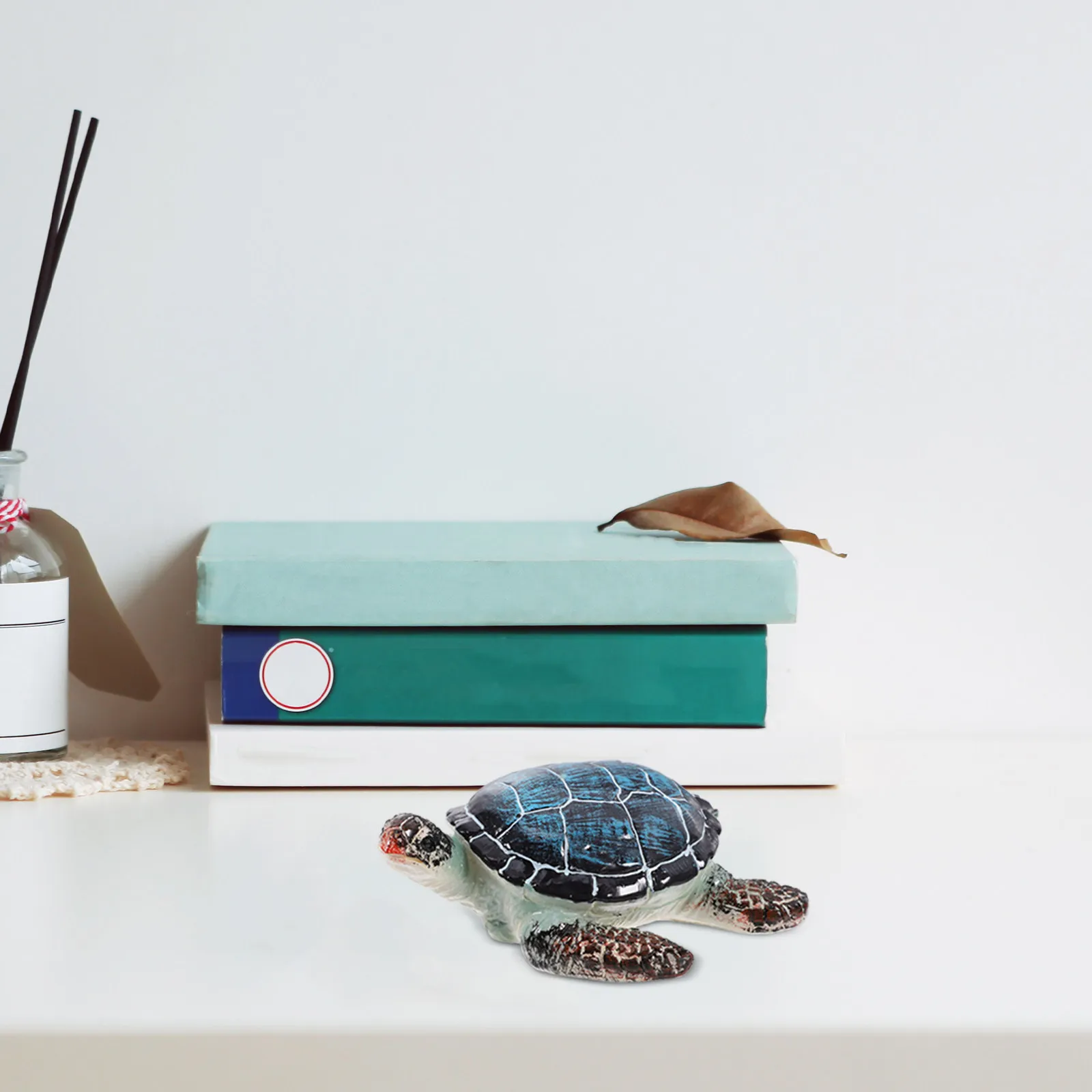Realistic Sea Turtle Resin Sculpture Vivid Blue Ocean Animal Decor for Restaurant Bar Aquarium Desk Shelf Garden Outdoor Marine
