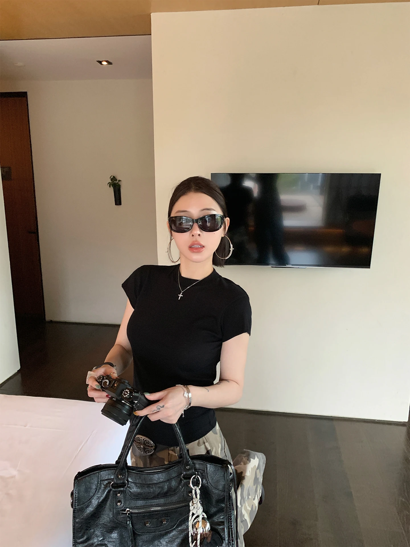 

Ana Phora Korean Style Pure Color Simple Shoulder Irregular Short Sleeve T-Shirt Summer New Versatile Slim Fit Top for Women