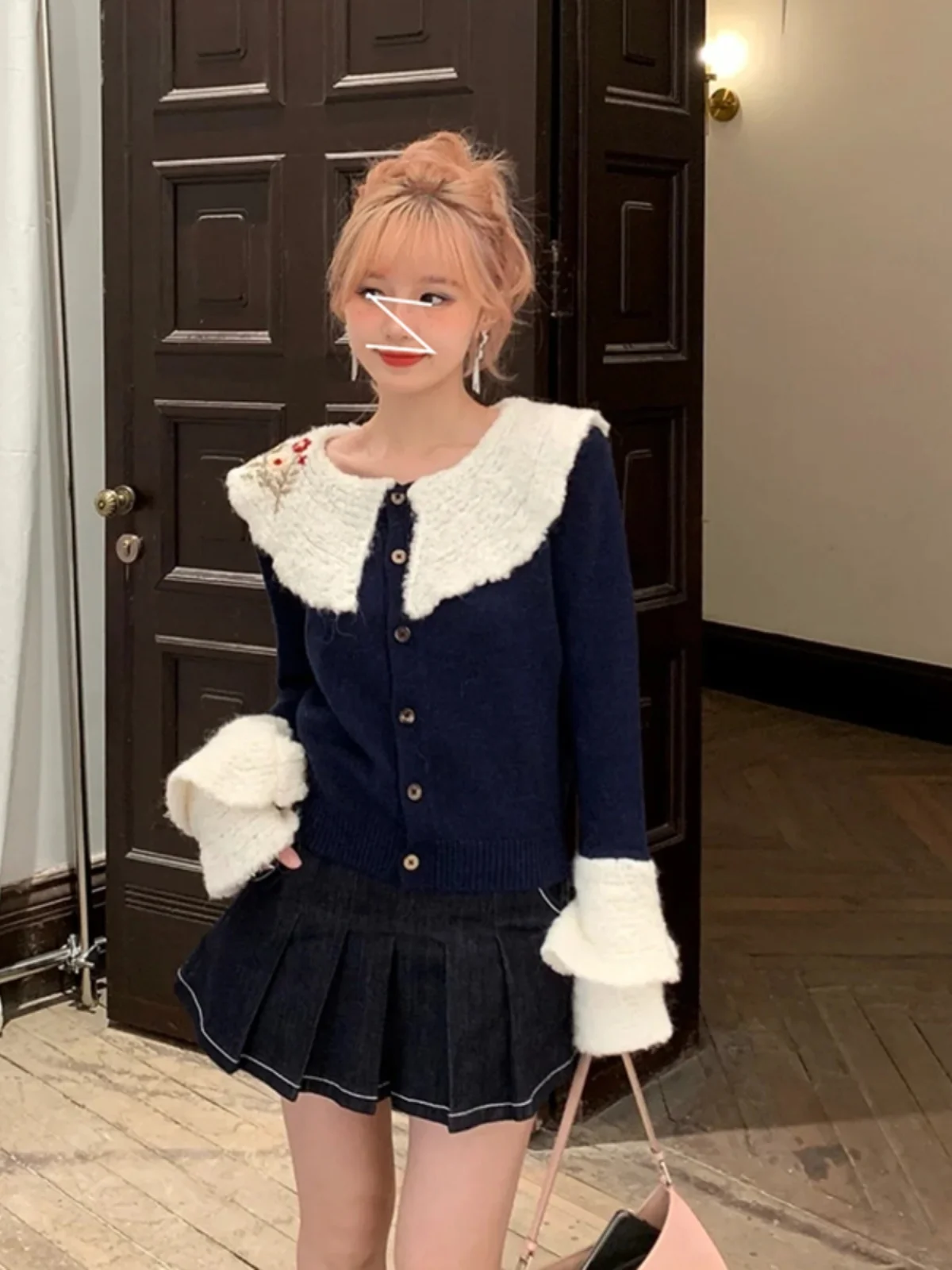 

Теплый вязаный кардиган с многослойными расклешенными рукавами и воротником в ярких цветах, с эффектом стройности, с цветочным узором, из смесового полиэстера