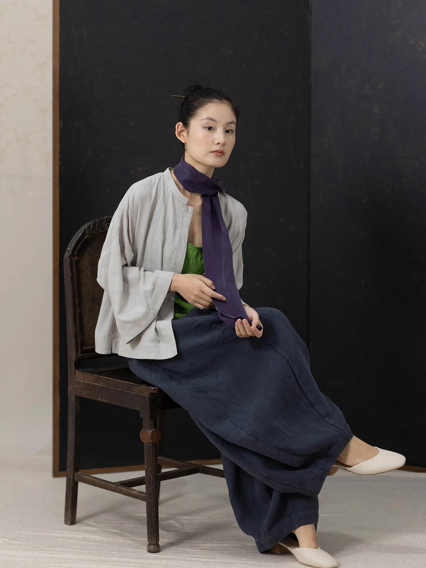 

Элегантная женская рубашка из медно-аммиачного шелка с клетчатой текстурой, свободного кроя, с маленьким воротником, мягкая на ощупь, весна 2026