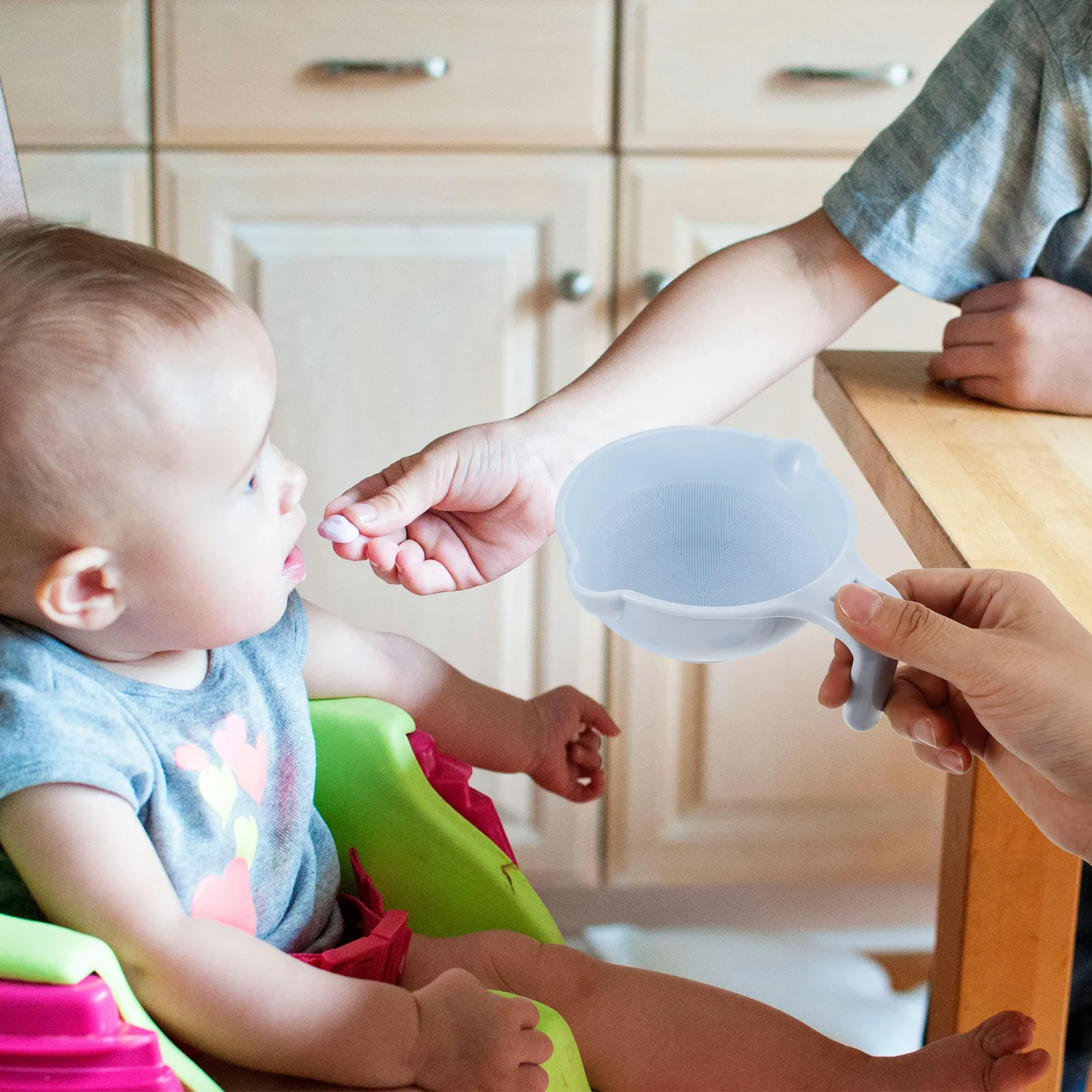

Ручная мельница для детского питания Небесно-голубая съемная нескользящая основа Ручная машина для детского питания Терка для цитрусового сока Фрукты Овощи Брызговик