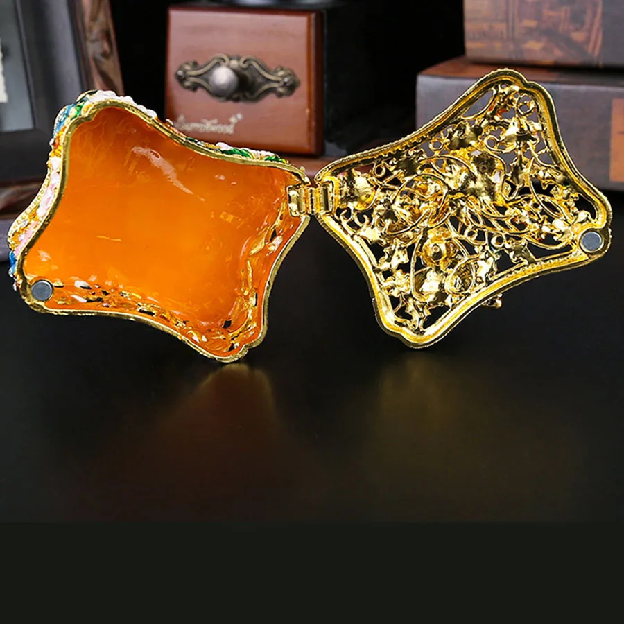 Vintage Mini Butterfly Trinket Box Hollow design Metal Enameled Decorative Box Ring Earrings Jewelry Organizer Gift Box