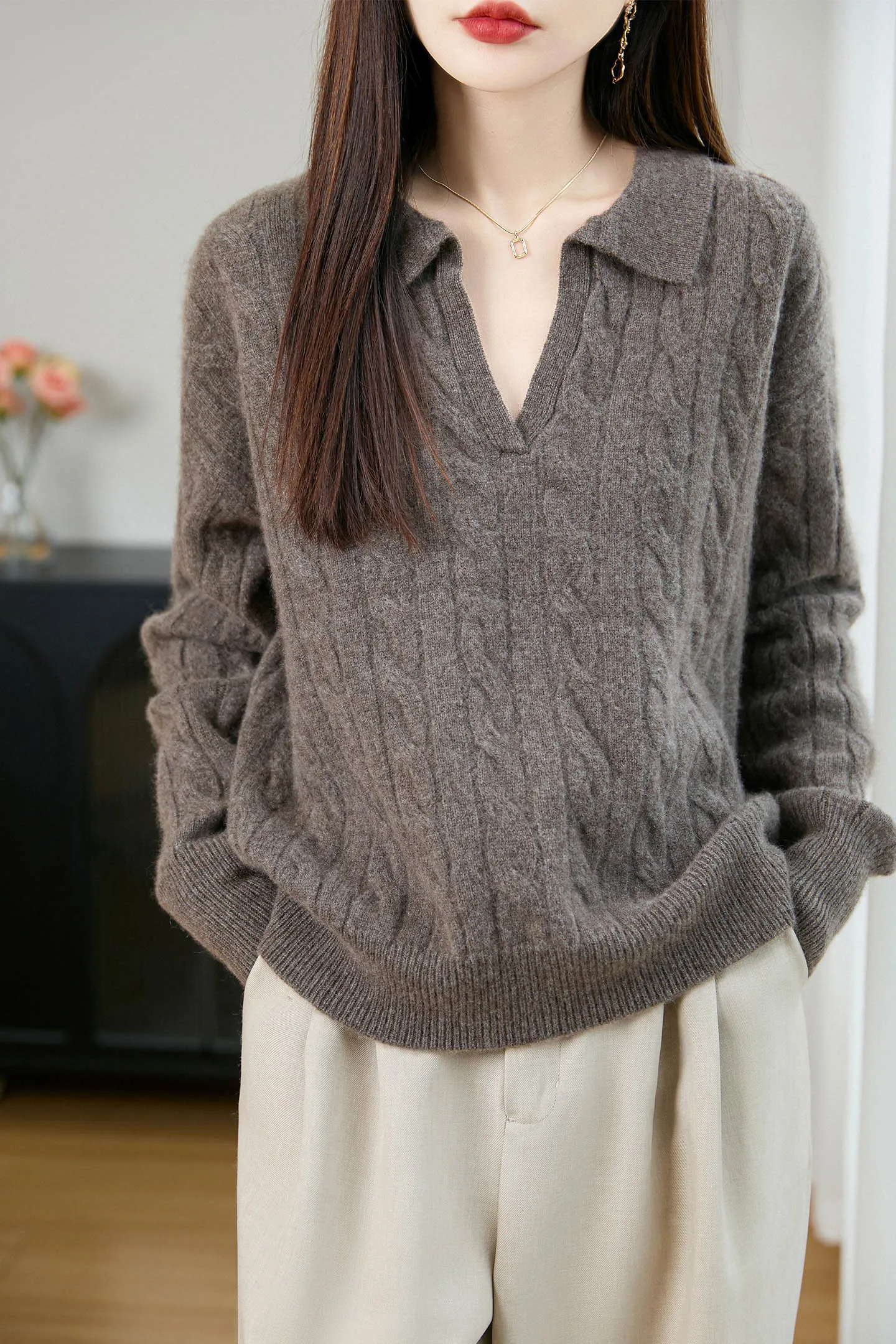 Рисунок 2 - Женский осенне-зимний свитер