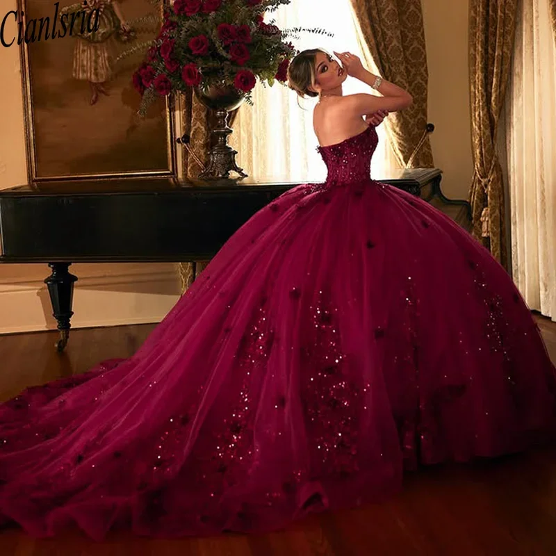 فساتين quinceanera باللون الأحمر الخمري ثوب حفلة 2025 ترتر على شكل قلب حلو 16 فستان برباط للحفلات الراقصة رداء دي بال مخصص