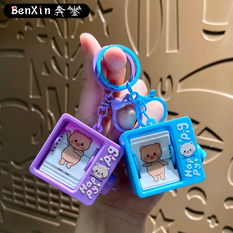 

miniso Exquisite and high-end children's educational toys, piglet flipping animation machine, keychain pendant, keychain pendant