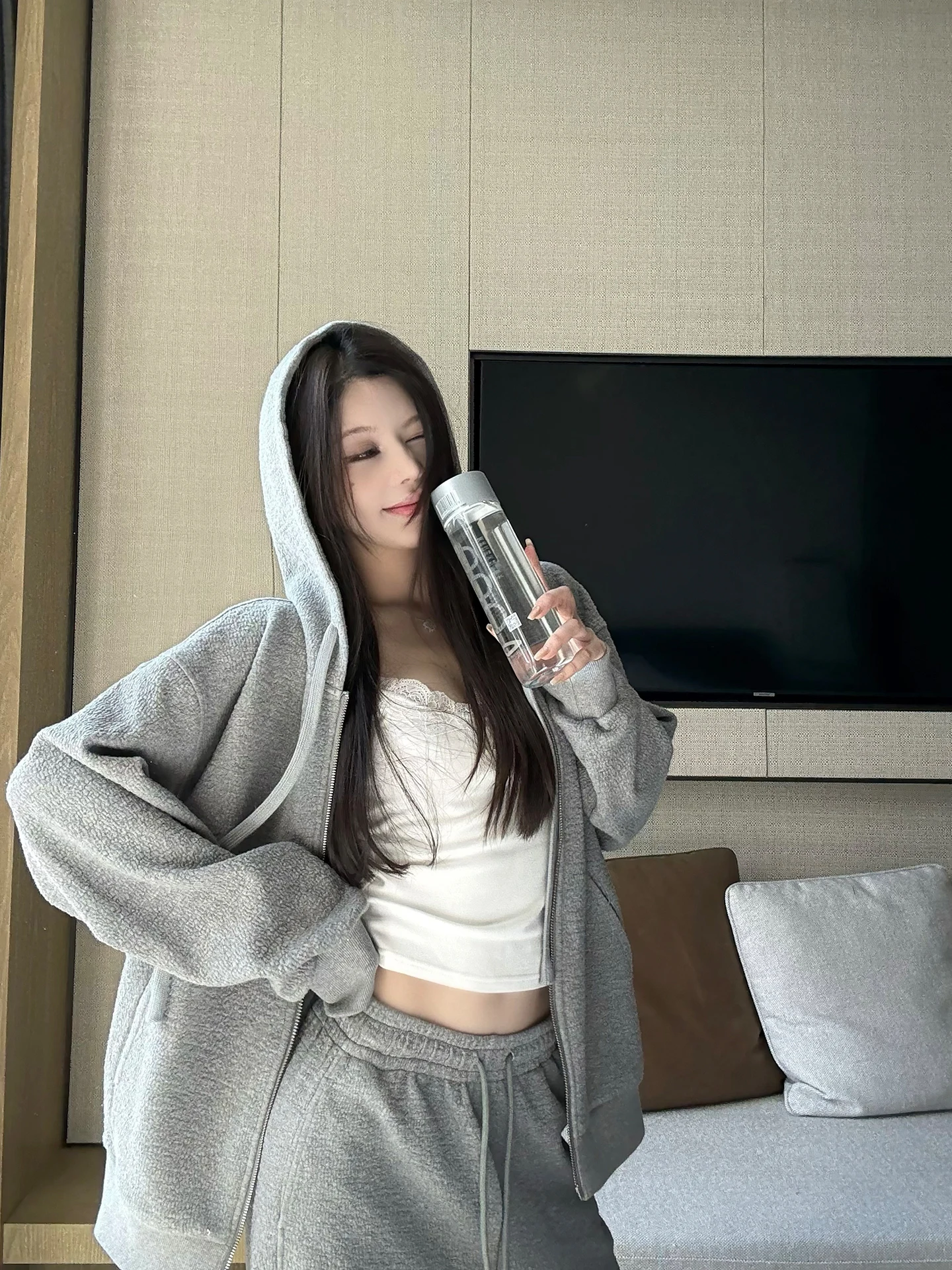 

Comfortable Loose Women's ey Hoodie And Straight Leg Pants Set Casual Faion Two-Piece Suit for Spring Season