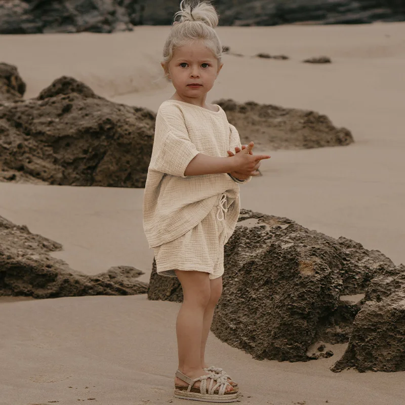 Set di camicie e pantaloncini in mussola per ragazze alla moda per bambini Set di pantaloncini larghi casual per l'estate dei bambini