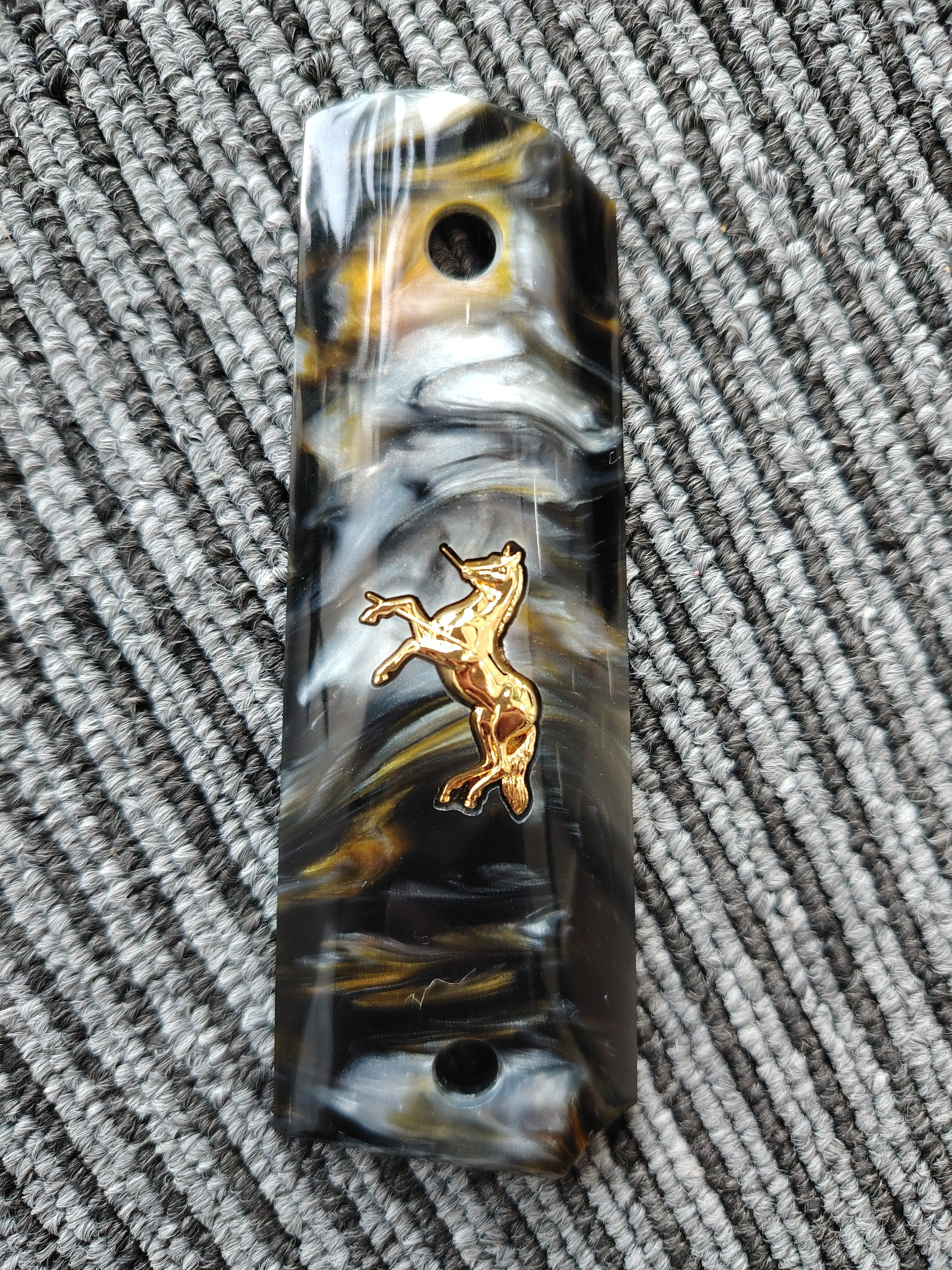 1911 그립스 풀 사이즈, 골드 브라운 펄과 골드 호스, 콜트, 킴버, 스프링필드, 레밍턴, 락 아일랜드, 군용 커맨더에 적합