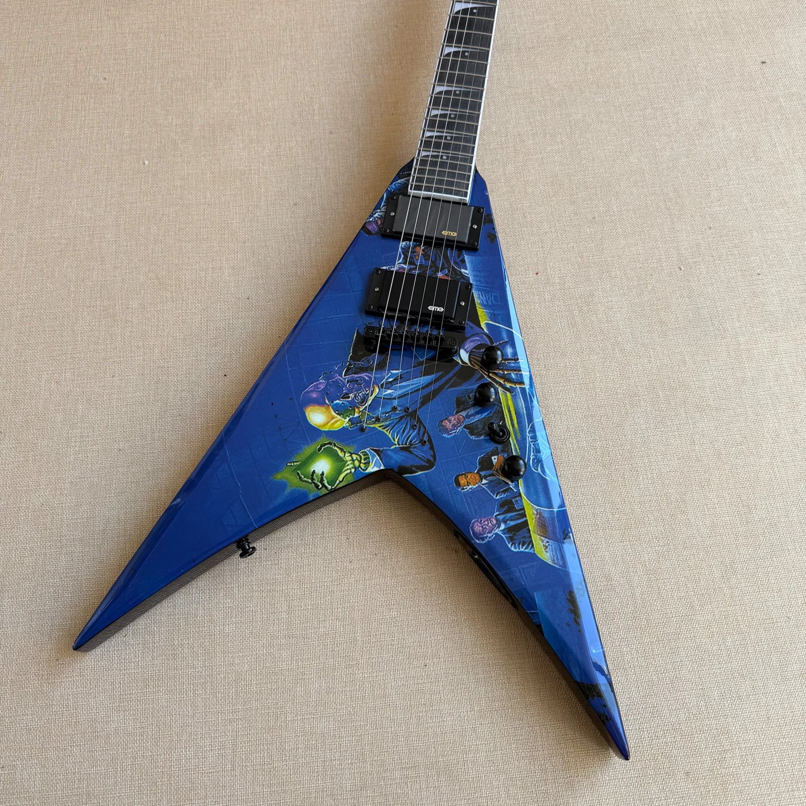 

V Shape Electric Guitar Blue Flame Finish Active HH Pickups Mahogany Body Maple Neck 24 Frets Fixed Bridge Metal Style