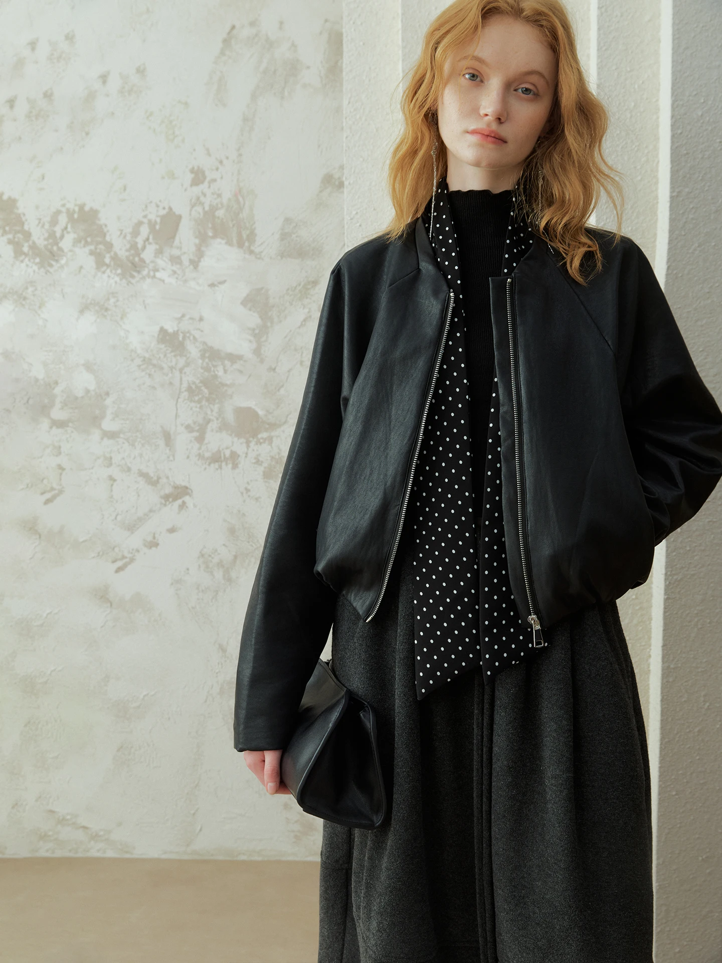 เสื้อโค้ทหนัง PU ลายจุดทรงหลวมแบบ Batwing สำหรับผู้หญิง แฟชั่นฤดูใบไม้ผลิและฤดูใบไม้ร่วง ปิดด้วยซิป