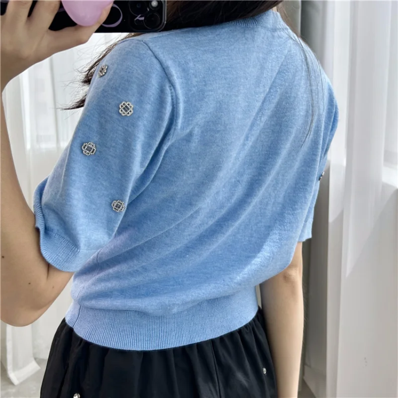 Knitted shirt with a niche design feel, round neck blue short sleeved hand sewn clover diamond decoration, fashionable