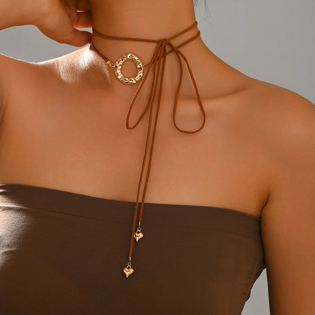 Women Brown Suede Fabric Choker Necklace Hammered Gold Circle Pendant With Heart Charms Adjustable Tie Boho Trend Jewelry Gift