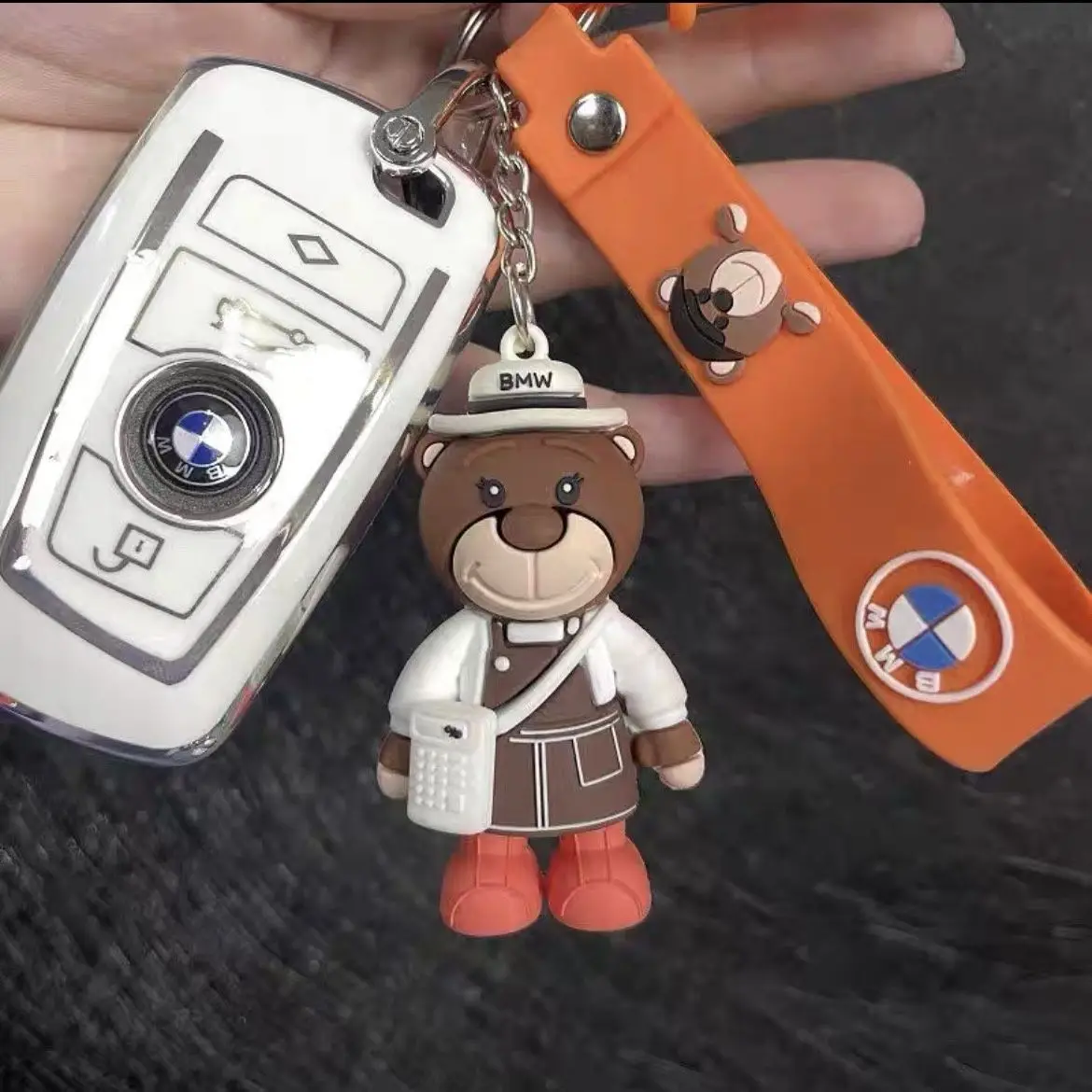 BMW Car Keychain Pingente, Boneca Urso, Desenhos animados bonitos, Presente atividade