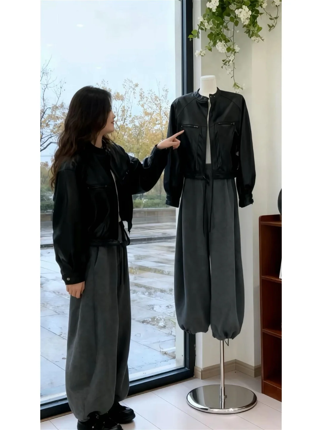 Chic Short Black Jacket Women's Korean Style Fashionable Unique Early Autumn Light Maturity Small Size Unique Beautiful