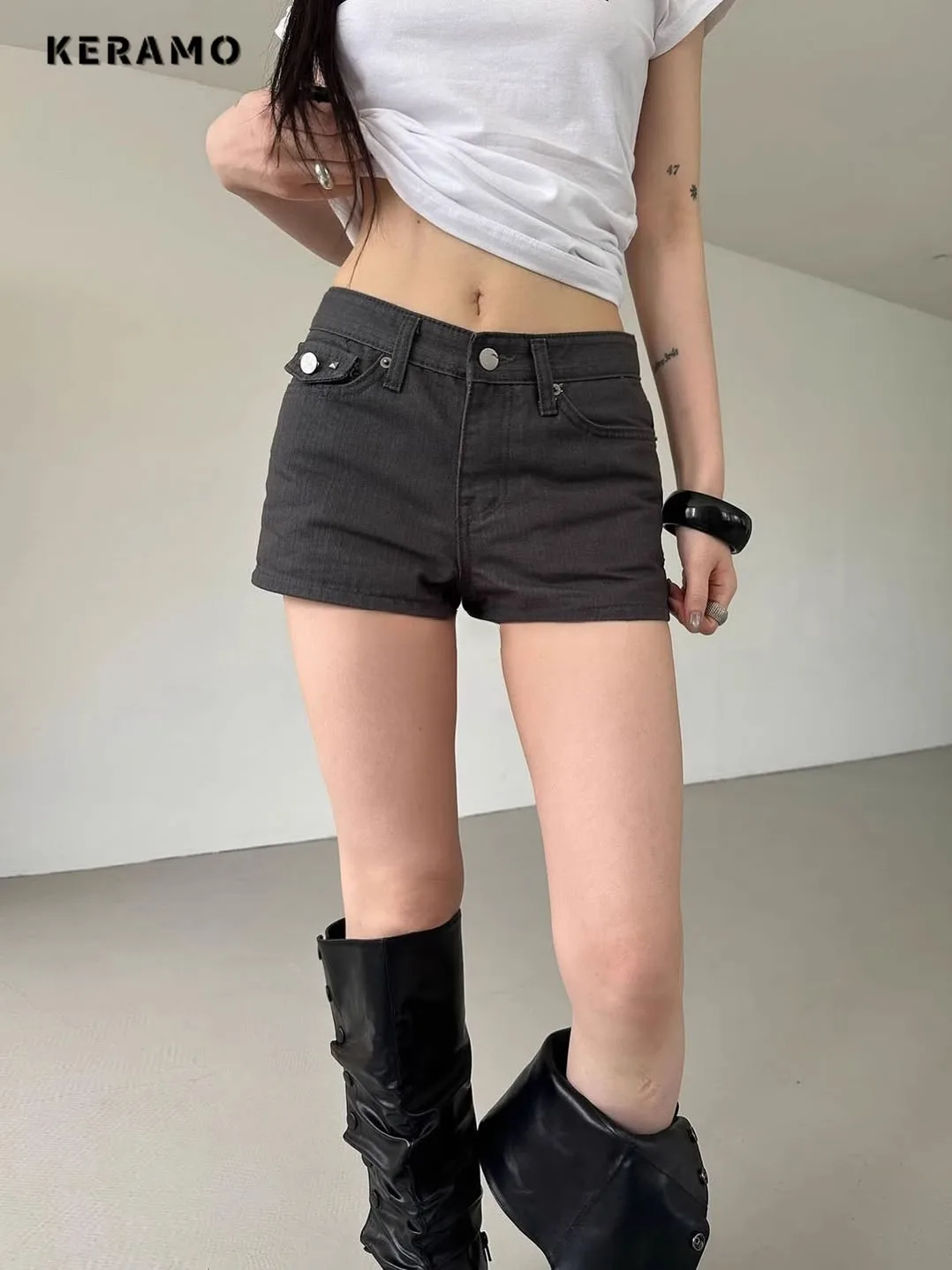 

2025 Low Waist Super ort Jeans Unique Street Retro Personali Flip Cover Rivet Design Slimming Effect Casual High Waist Jeans