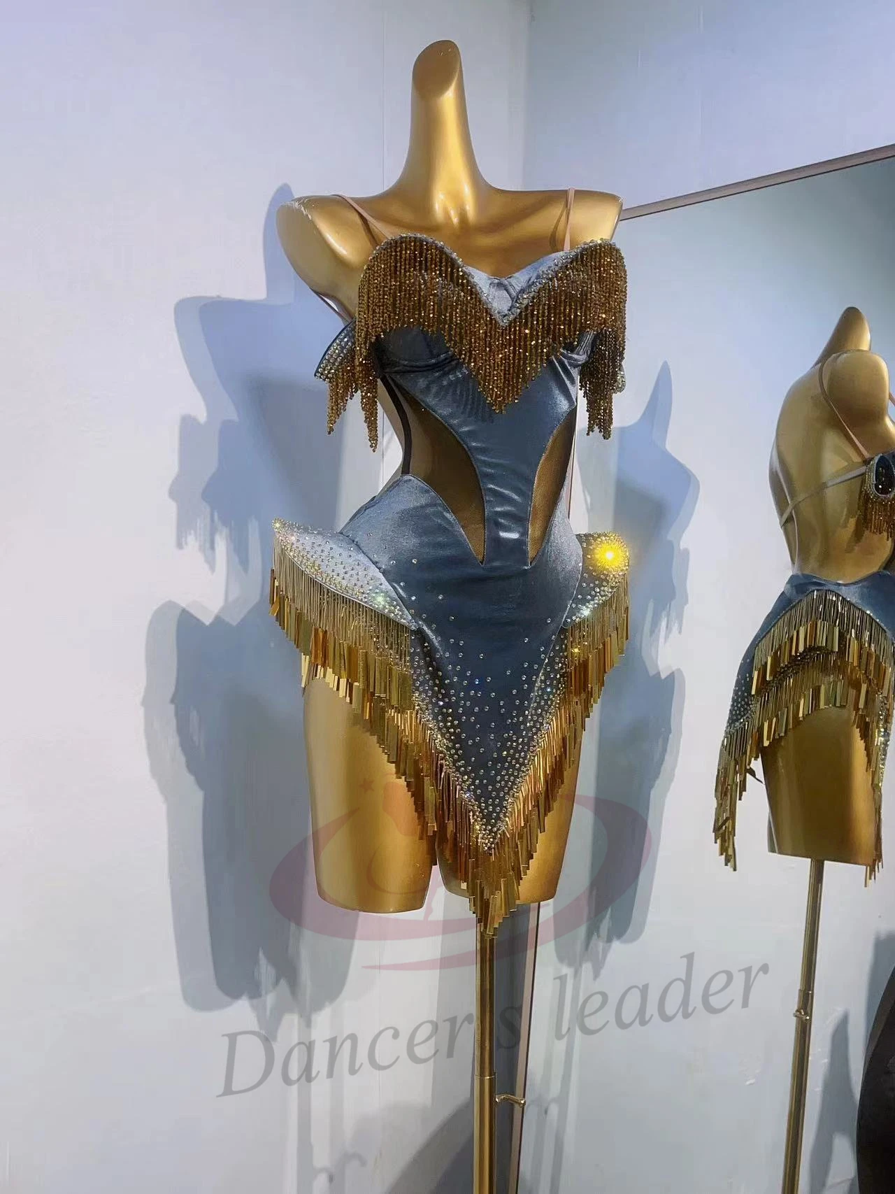 

Костюм для латиноамериканских танцев: Элитное женское платье с металлическими бахромами и бретелями, для соревнований, черное, для самбы, для выступлений