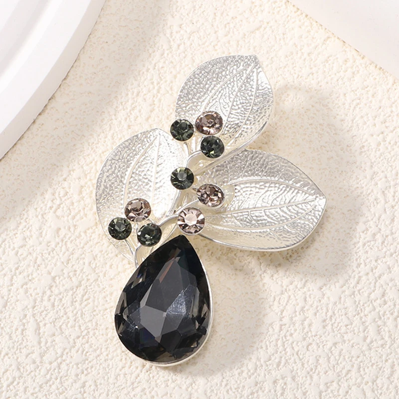 Vintage Leaf Rhinestone Brooch for Women Teardrop Rhinestone Retro Party Brooch Creative Jewelry Gifts