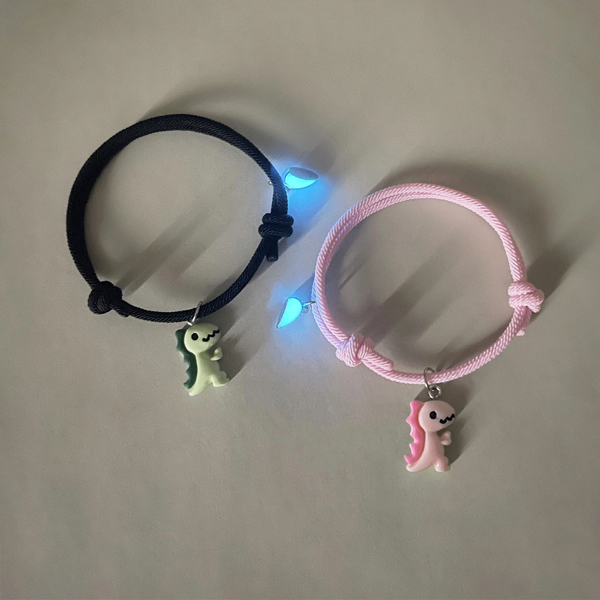 2-teiliges Set Leuchtendes Pfirsichherz Niedlicher Grüner Rosa Dinosaurier Anhänger Paar-Armband Modisches Handgewebtes Armband – Detail 5