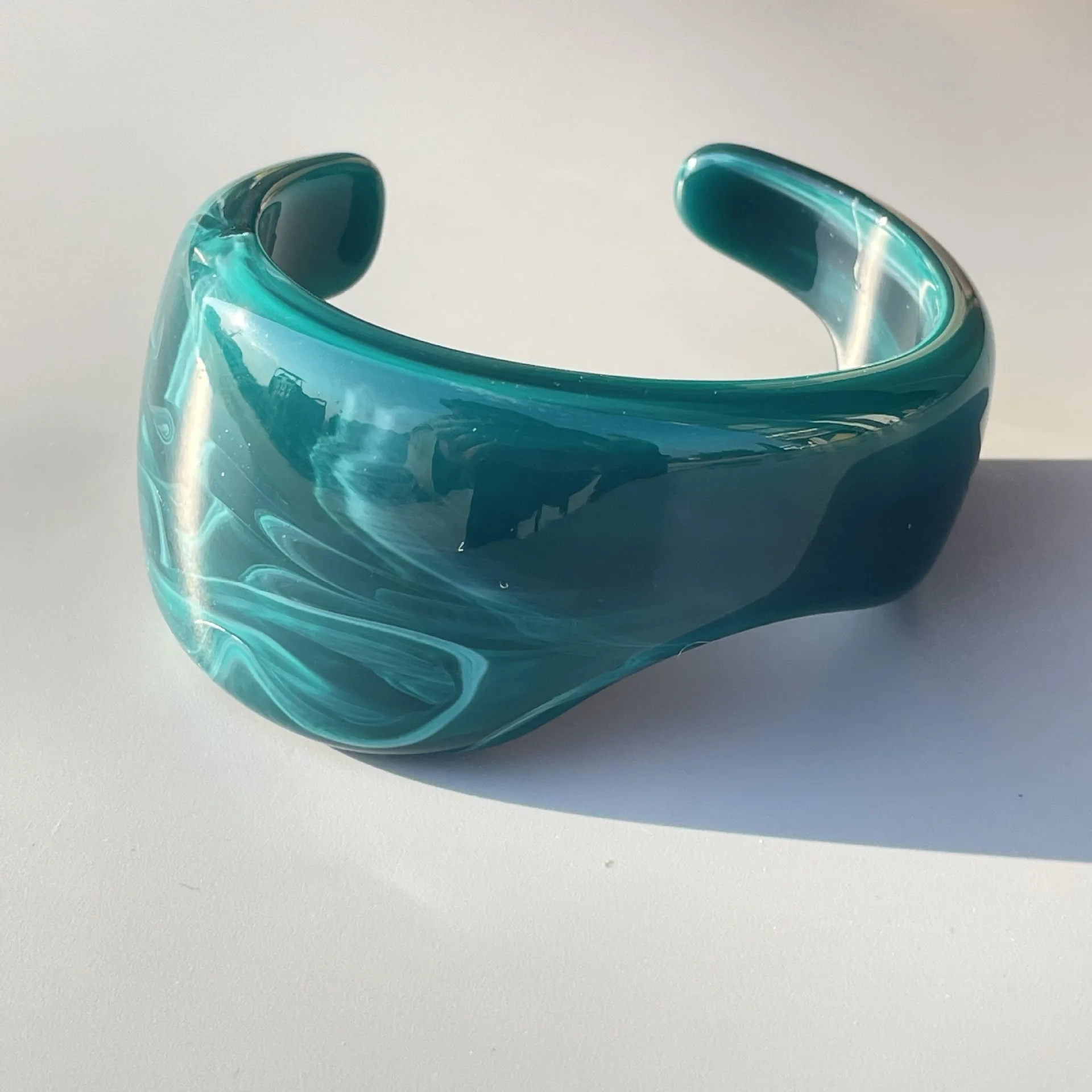Hot-selling irregular cloud acrylic open bracelet high-end sense men and women trendy cool personality bracelet hand jewelry