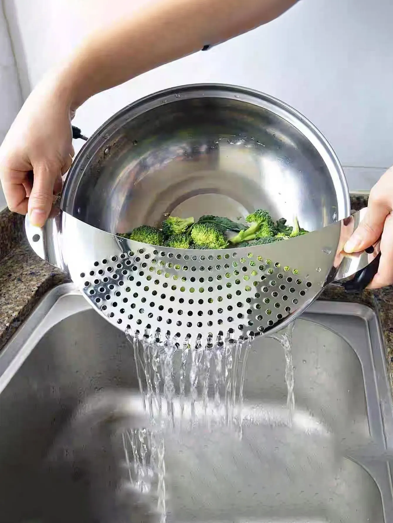 Stainless Steel Water Filter Vegetable Strainer Moon-Shaped Pot Edge Filter Residue Separator Filter Board Draining Board 1Pc