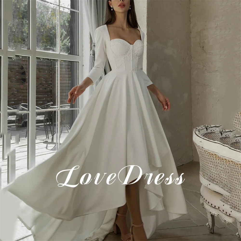 Love Elegantes Brautkleid mit Spitzenapplikation und Herzausschnitt, hohem und niedrigem Fleck, A-Linie, dreiviertel bodenlanges Brautkleid, individuell gestaltet