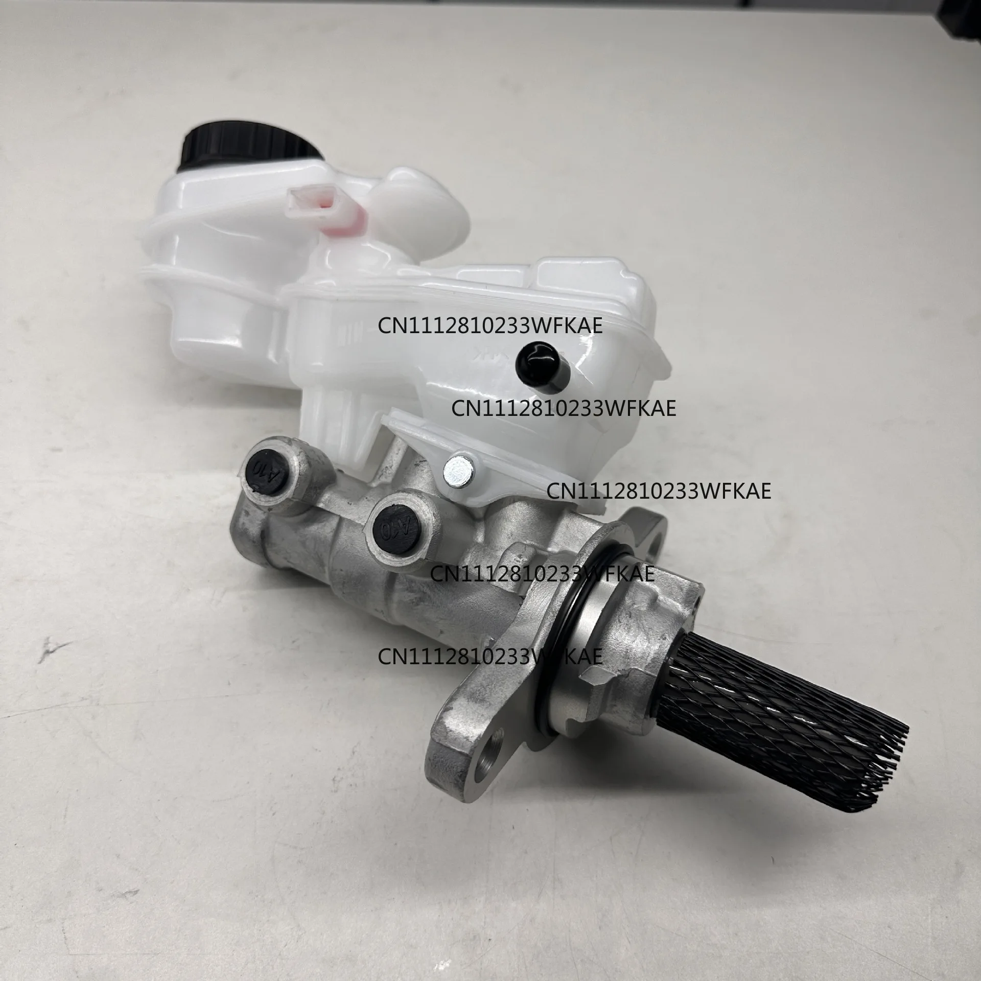 Applicable to BT50 Mazda brake master pump UCYS-43-40ZA UCYD-43-40ZA UCYA-43-40Z